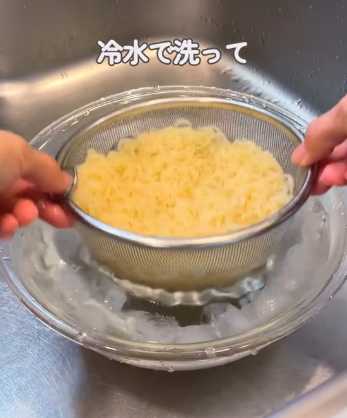 暑い日の『袋麺の食べ方』が？　完成したモノに「こっちの方が好き」「暑い日に助かる」