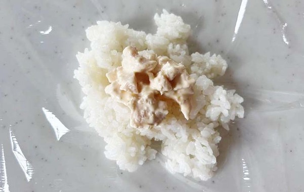 「ツナがなかったので…」　おにぎりに入れた意外な具に「これはアリ」