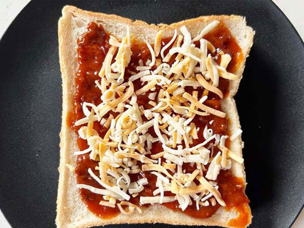 食パンに塗ったのは？　キユーピーが教える、ピザトーストに「子供も満足」