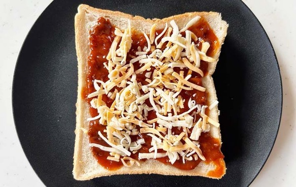 食パンに塗ったのは？　キユーピーが教える、ピザトーストに「子供も満足」