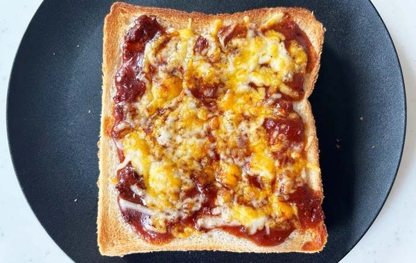 食パンに塗ったのは？　キユーピーが教える、ピザトーストに「子供も満足」
