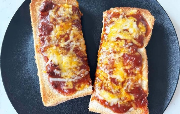 食パンに塗ったのは？　キユーピーが教える、ピザトーストに「子供も満足」