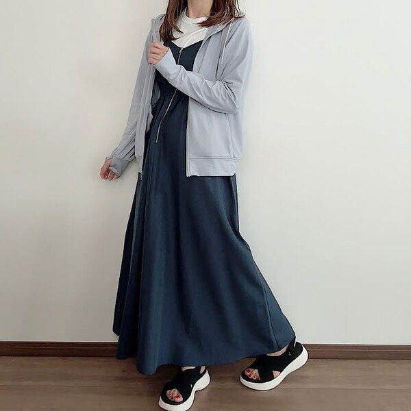 まさに夏の必需品！　ユニクロの『着る日焼け止め』に「毎年買ってる」「これなしではいられない」