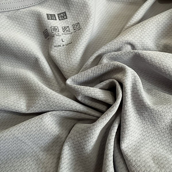 まさに夏の必需品！　ユニクロの『着る日焼け止め』に「毎年買ってる」「これなしではいられない」