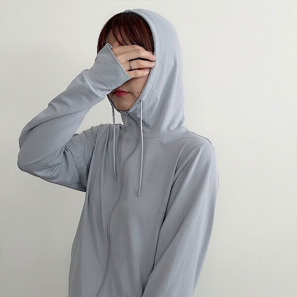 まさに夏の必需品！　ユニクロの『着る日焼け止め』に「毎年買ってる」「これなしではいられない」