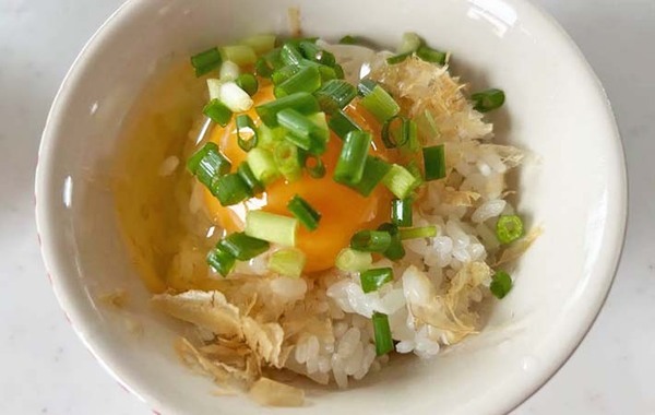 お米にほんだしを混ぜて？　味の素が提案するレシピに「香りが豊か」「旨味たっぷり」