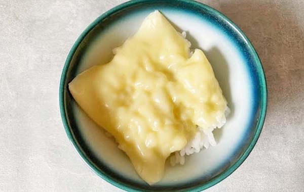 材料は3つだけ！　背徳感を忘れる『濃厚卵かけご飯』