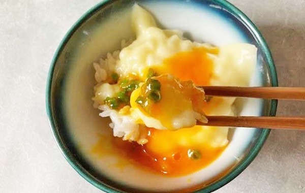 材料は3つだけ！　背徳感を忘れる『濃厚卵かけご飯』