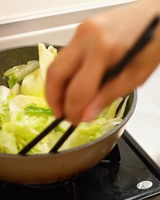 「その手があったか」　レタスのオイル蒸しに「簡単すぎ」「野菜が進む」