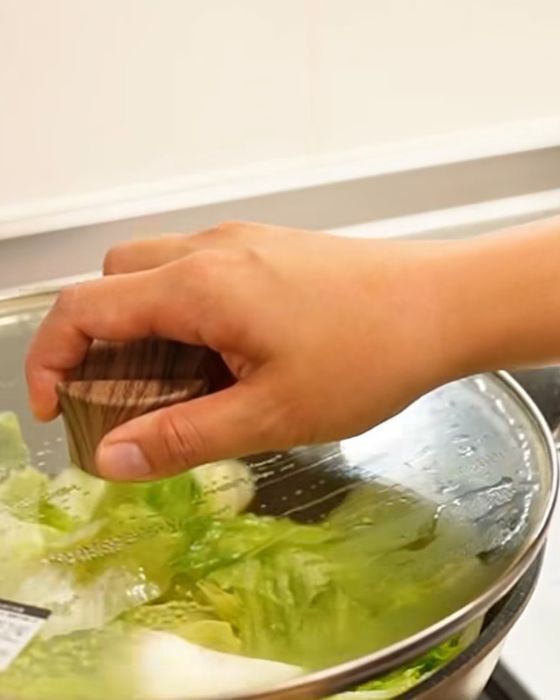 「その手があったか」　レタスのオイル蒸しに「簡単すぎ」「野菜が進む」