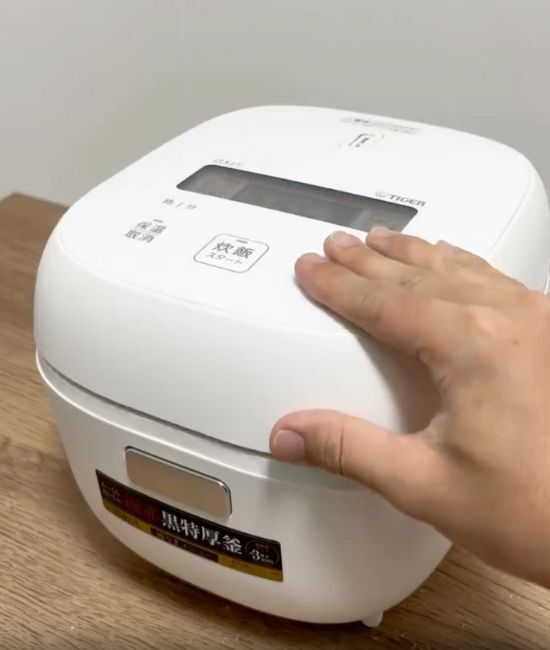 朝の食卓にすぐ出せる！　温泉卵の簡単調理法に「時短すぎ」「助かる」