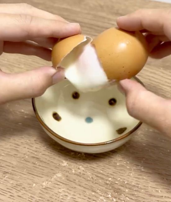 朝の食卓にすぐ出せる！　温泉卵の簡単調理法に「時短すぎ」「助かる」