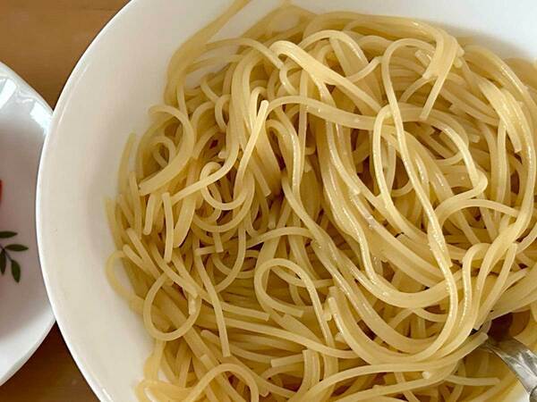 「パスタ作る」　できあがったものに「最高です」「なぜそうなった？」