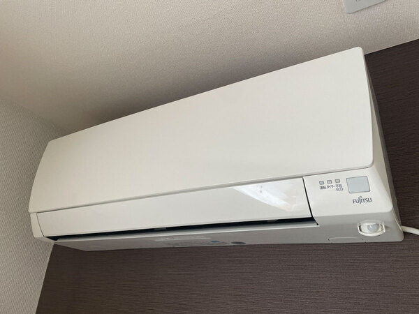 換気する時、エアコンはつけたまま？消す？　メーカーが教える方法に「知らなかった」