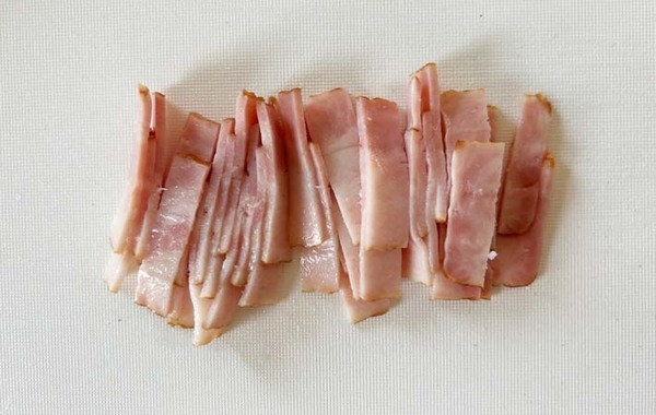 【簡単レシピ】ケチャップのほかに混ぜたのは…？　新鮮な味のオムライスに「大人な味」