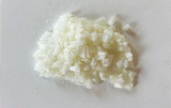 【簡単レシピ】ケチャップのほかに混ぜたのは…？　新鮮な味のオムライスに「大人な味」