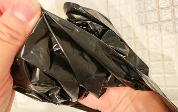 排水口にたまった髪の毛を…？　ダイソーで見つけたアイテムに「感動した！」「エコでいい」