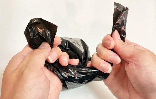 排水口にたまった髪の毛を…？　ダイソーで見つけたアイテムに「感動した！」「エコでいい」