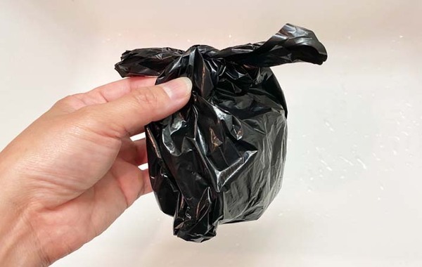 排水口にたまった髪の毛を…？　ダイソーで見つけたアイテムに「感動した！」「エコでいい」