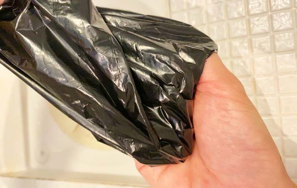 排水口にたまった髪の毛を…？　ダイソーで見つけたアイテムに「感動した！」「エコでいい」