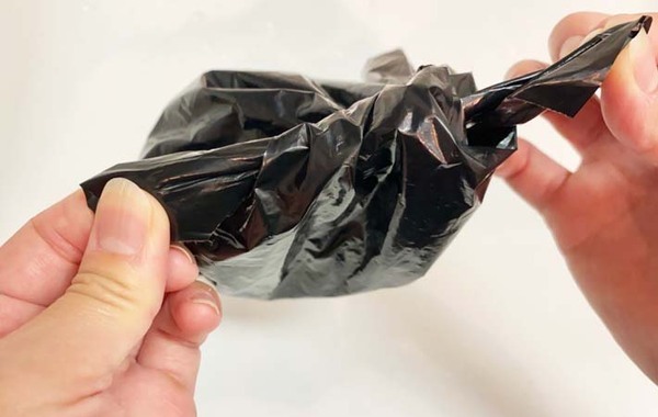 排水口にたまった髪の毛を…？　ダイソーで見つけたアイテムに「感動した！」「エコでいい」