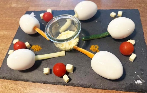 ゆで卵に挿すだけで…？　見た目も楽しい簡単レシピ！