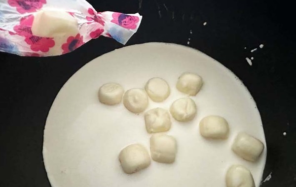 不二家の提案に「本当においしいの？」　カップやきそばに入れたのが…