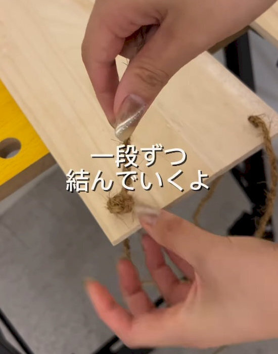 収納が足りないなら…　100均で作る吊り下げラックに「賢い」「部屋スッキリ」