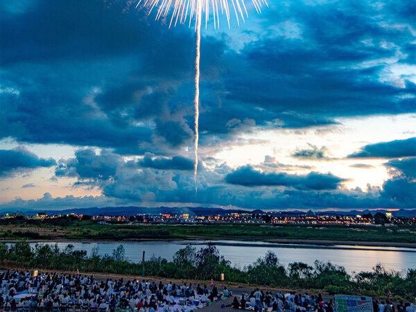「言葉にならない」「やっぱプロは違う」　写真家が撮った『長岡市の花火』に、感動の声が続出