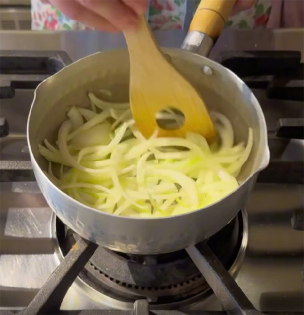 薄切りにしたゴーヤを塩で揉んで…　『夏バテ』対策になるレシピがこちら！