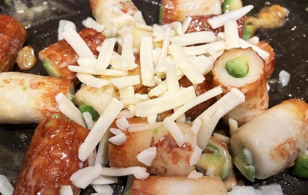 キュウリでもチーズでもない！　ちくわの穴に詰めたのは…？