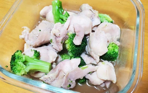 材料に入れたのは？　レンチンで完成する、味の素『香味レモン風味チキン』のレシピがコレ