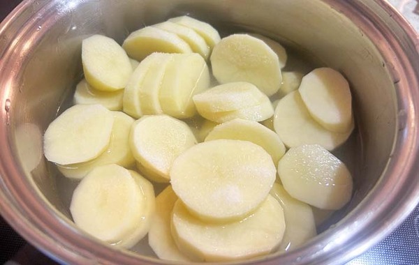 「予想以上にうまい」「相性抜群すぎ」　ポテトサラダに入れたのは…