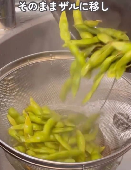 「その発想はなかった」　枝豆を麦茶でゆでた結果に「最高」「クセになる」