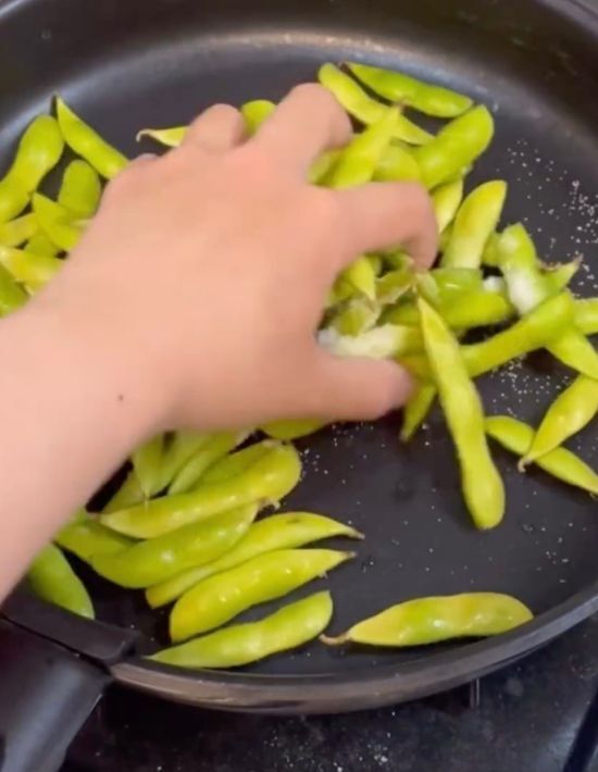 「その発想はなかった」　枝豆を麦茶でゆでた結果に「最高」「クセになる」