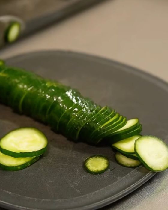 「冷凍でこんなに便利？」　キュウリ保存の裏技に「目からウロコ」「助かる」