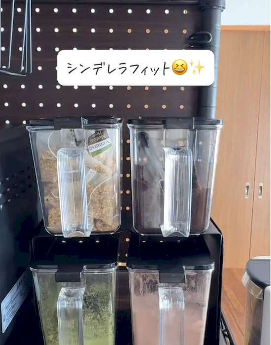 セリアのブックスタンドが変身！　アイディア収納に「これは便利「めっちゃ便利」