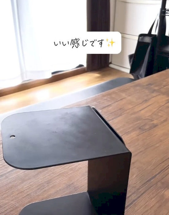 セリアのブックスタンドが変身！　アイディア収納に「これは便利「めっちゃ便利」