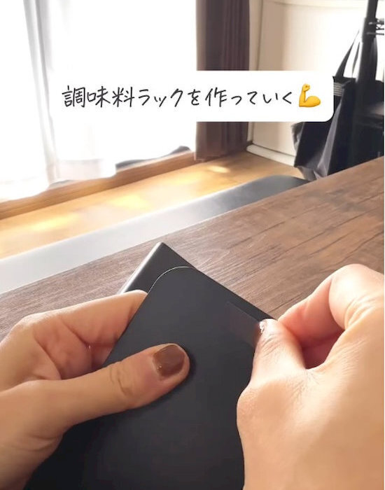 セリアのブックスタンドが変身！　アイディア収納に「これは便利「めっちゃ便利」