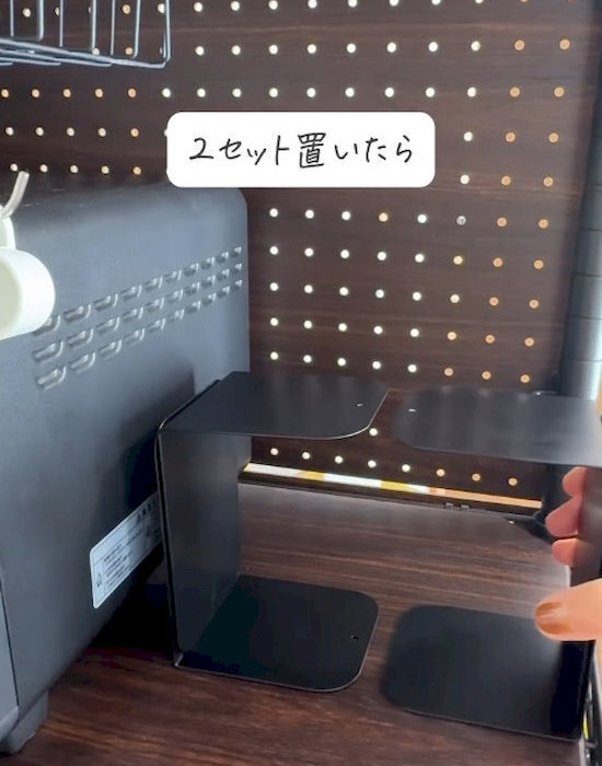 セリアのブックスタンドが変身！　アイディア収納に「これは便利「めっちゃ便利」