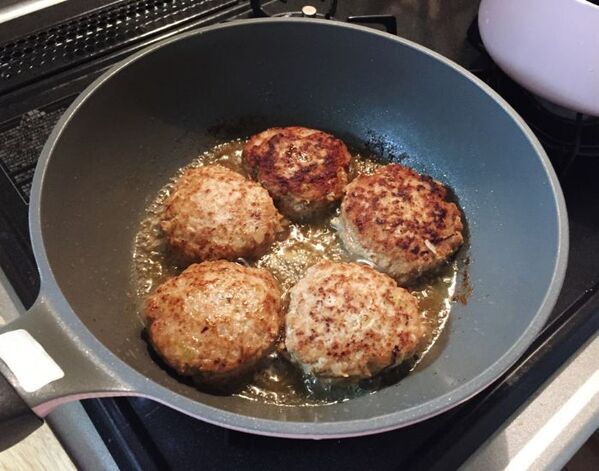 ハンバーグの『生焼け』が原因かも…　厚労省の注意喚起に「心当たりある」