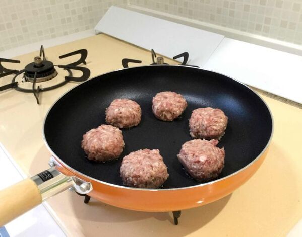 ハンバーグの『生焼け』が原因かも…　厚労省の注意喚起に「心当たりある」