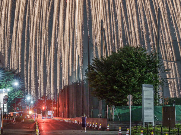 長岡花火を撮影した写真家　レンズを間違えてしまい…「別世界みたい」「怖さすらある」