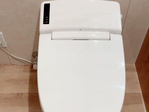 輪ゴムとセロハンテープで便座ノズル掃除　簡単すぎて「助かる」「毎回やる」