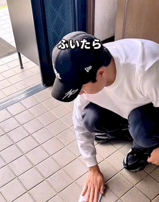 玄関に水をまくとどうなる？　意外な落とし穴に「怖い」「知らなかった」