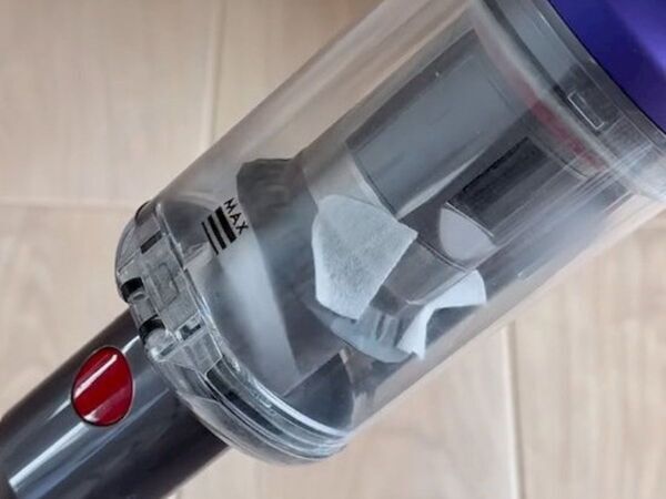 ハンディ型掃除機、フィルターに絡まる髪の毛には…　対策に「すごい！」「絶対やる」