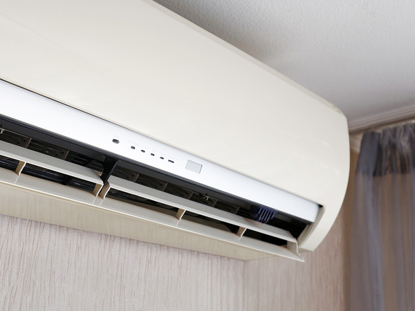 夏に増える『エアコンの発火事故』　その予兆に「気を付ける」「我が家のやばいかも…」