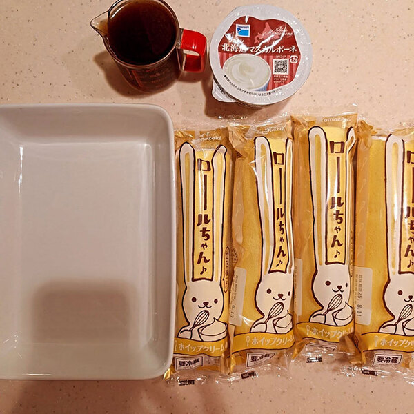 ロールケーキを並べたら…　完成したものに「これは天才」「よく思い付いたな」