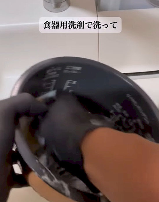 内窯にクエン酸を入れて早炊きすると…？　炊飯器の掃除術に「臭いすっきり」