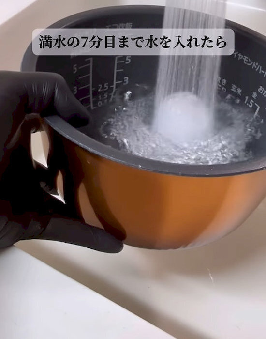内窯にクエン酸を入れて早炊きすると…？　炊飯器の掃除術に「臭いすっきり」